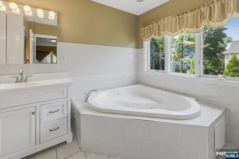 583 Brookside Avenue Oradell NJ 07649