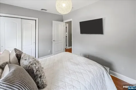 583 Brookside Avenue Oradell NJ 07649