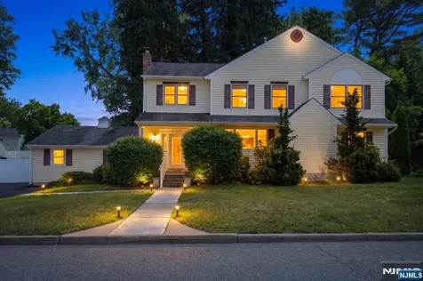 583 Brookside Avenue Oradell NJ 07649