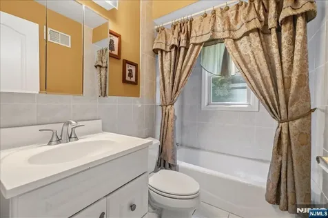 583 Brookside Avenue Oradell NJ 07649