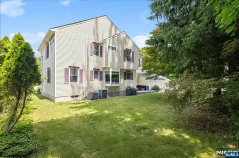 583 Brookside Avenue Oradell NJ 07649