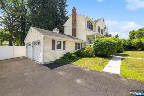 583 Brookside Avenue Oradell NJ 07649