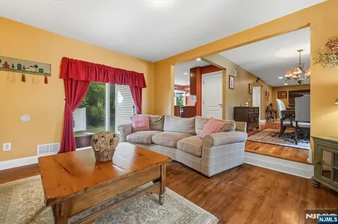 583 Brookside Avenue Oradell NJ 07649