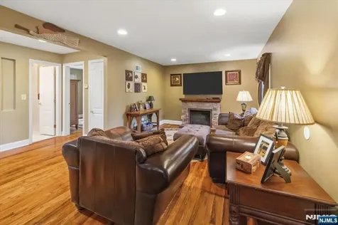 583 Brookside Avenue Oradell NJ 07649