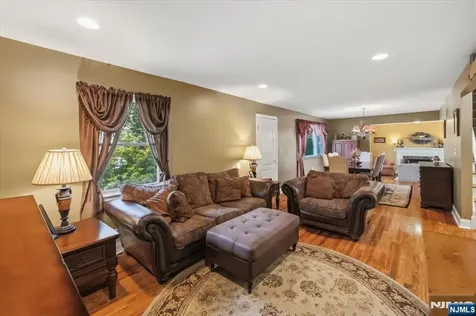583 Brookside Avenue Oradell NJ 07649