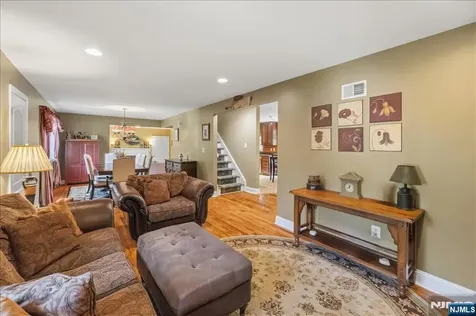 583 Brookside Avenue Oradell NJ 07649