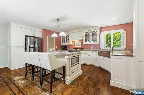 558 Green Lane River Vale NJ 07675