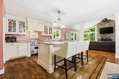558 Green Lane River Vale NJ 07675