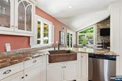 558 Green Lane River Vale NJ 07675