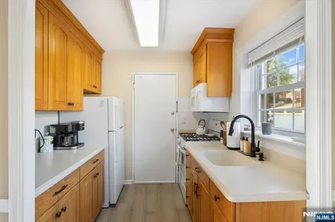 149 Ridge Gardens Cedar Grove NJ 07009