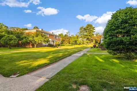 149 Ridge Gardens Cedar Grove NJ 07009