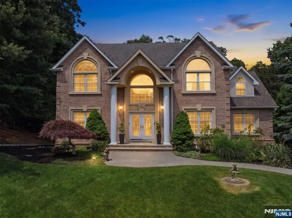 525 Kings Point Trail Franklin Lakes NJ 07417