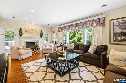 525 Kings Point Trail Franklin Lakes NJ 07417