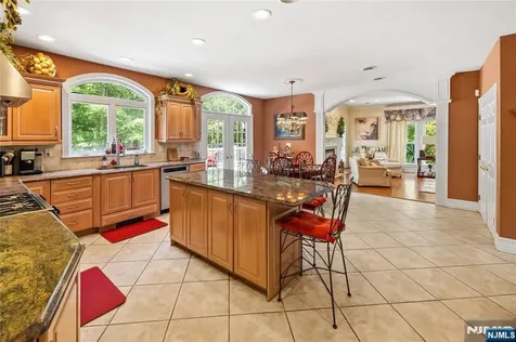 525 Kings Point Trail Franklin Lakes NJ 07417