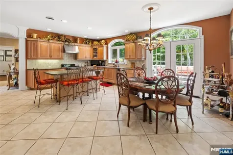525 Kings Point Trail Franklin Lakes NJ 07417