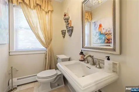 525 Kings Point Trail Franklin Lakes NJ 07417