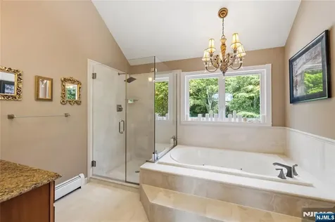 525 Kings Point Trail Franklin Lakes NJ 07417