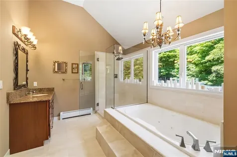 525 Kings Point Trail Franklin Lakes NJ 07417