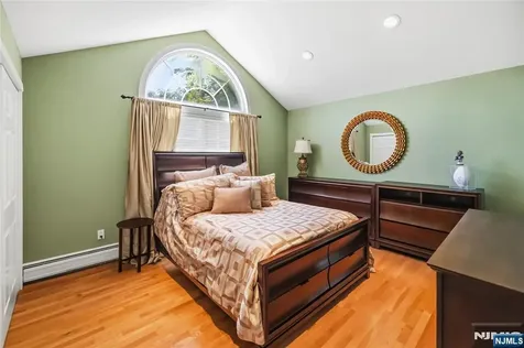 525 Kings Point Trail Franklin Lakes NJ 07417