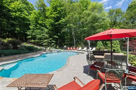 525 Kings Point Trail Franklin Lakes NJ 07417