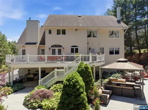 525 Kings Point Trail Franklin Lakes NJ 07417