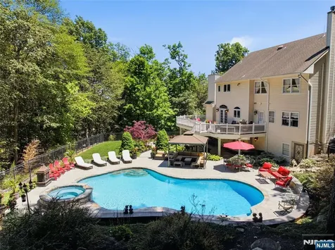525 Kings Point Trail Franklin Lakes NJ 07417