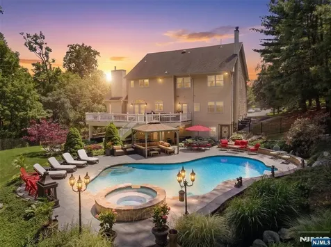 525 Kings Point Trail Franklin Lakes NJ 07417