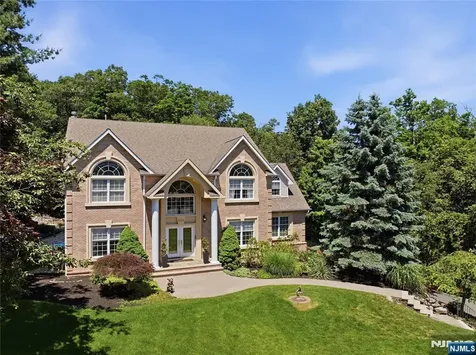 525 Kings Point Trail Franklin Lakes NJ 07417