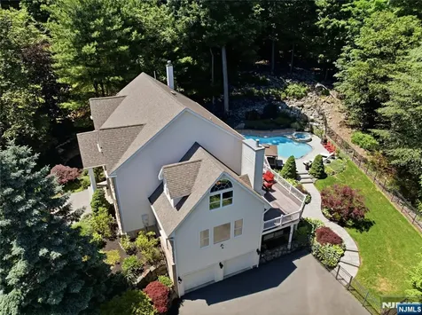 525 Kings Point Trail Franklin Lakes NJ 07417