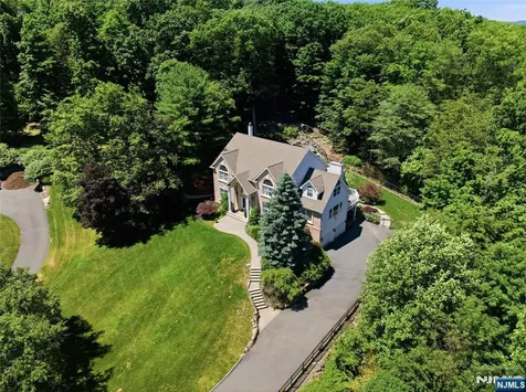 525 Kings Point Trail Franklin Lakes NJ 07417