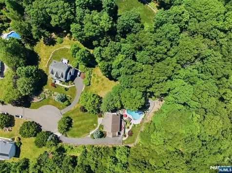 525 Kings Point Trail Franklin Lakes NJ 07417