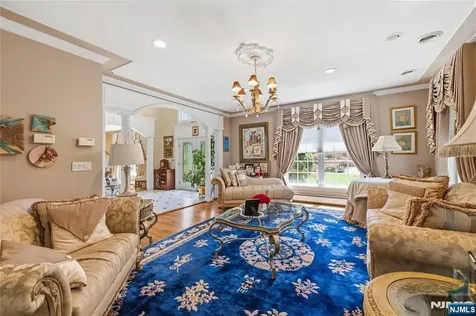 525 Kings Point Trail Franklin Lakes NJ 07417