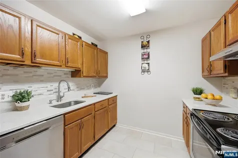 2 Honiss Belleville NJ 07109