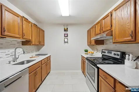 2 Honiss Belleville NJ 07109