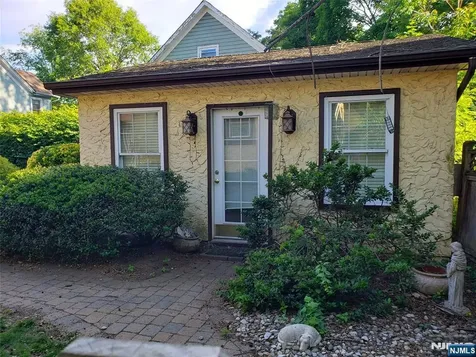 216 N Ross Place Ho-ho-kus NJ 07423