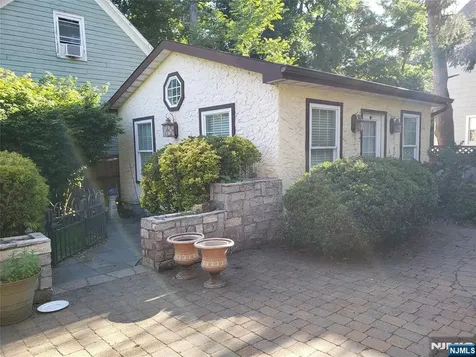216 N Ross Place Ho-ho-kus NJ 07423