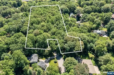 10 Deerfield Drive Woodcliff Lake NJ 07677