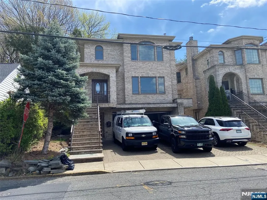 550 3rd Street Palisades Park NJ 07650