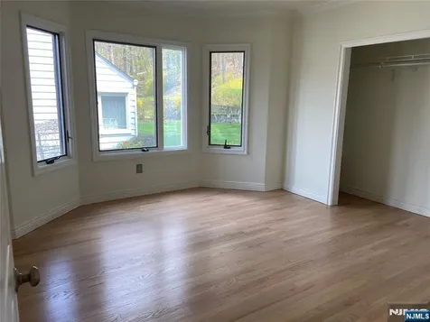 550 3rd Street Palisades Park NJ 07650