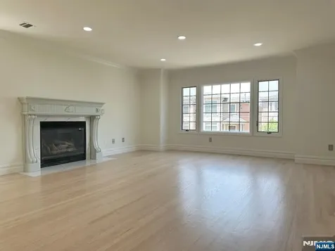 550 3rd Street Palisades Park NJ 07650