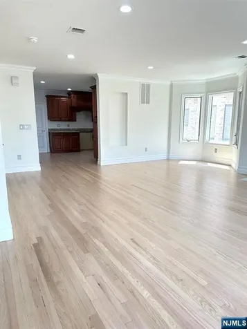 550 3rd Street Palisades Park NJ 07650