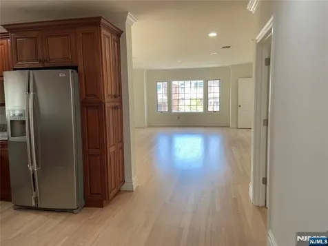 550 3rd Street Palisades Park NJ 07650