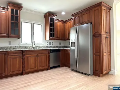 550 3rd Street Palisades Park NJ 07650