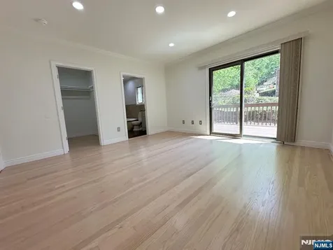 550 3rd Street Palisades Park NJ 07650