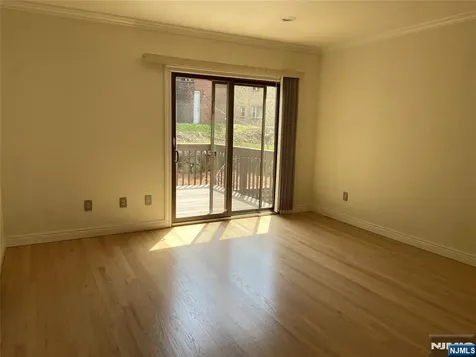 550 3rd Street Palisades Park NJ 07650
