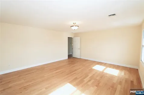 23 Main Avenue Wallington NJ 07057