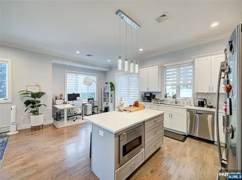 403 Northwood Way Palisades Park NJ 07650