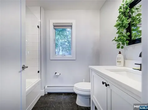 403 Northwood Way Palisades Park NJ 07650
