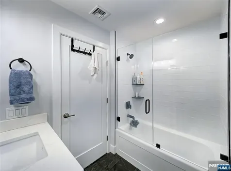 403 Northwood Way Palisades Park NJ 07650