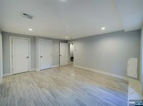 403 Northwood Way Palisades Park NJ 07650